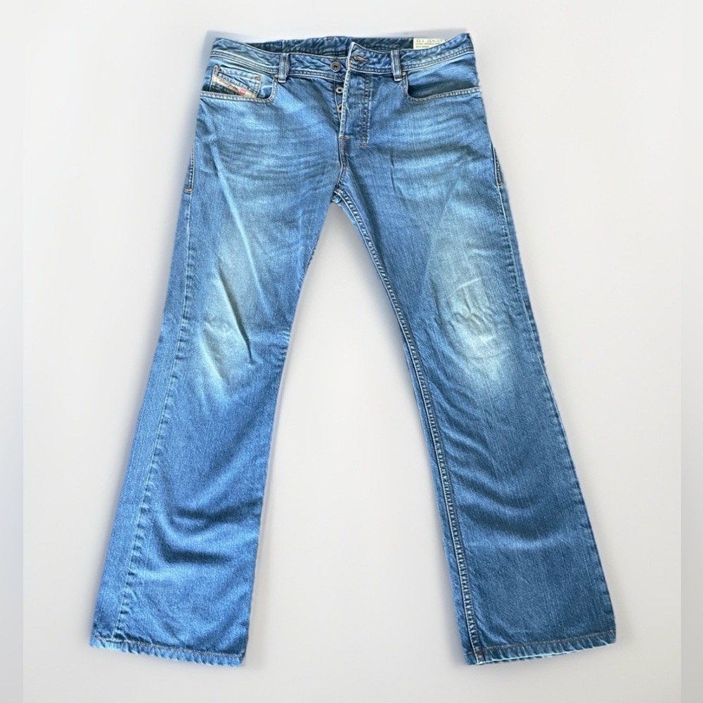 Diesel Zatiny Bootcut Jeans – Men’s 31 (29” Inseam) — Mid Wash.